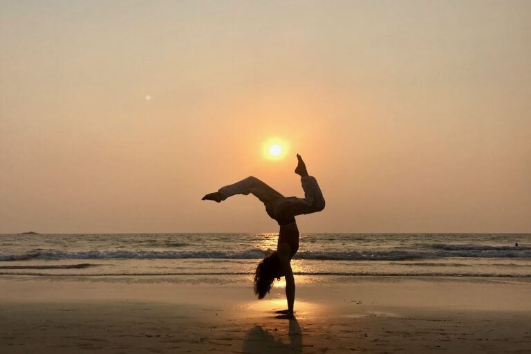 Saludo al sol Jivamukti yoga paula butragueño inspirafit