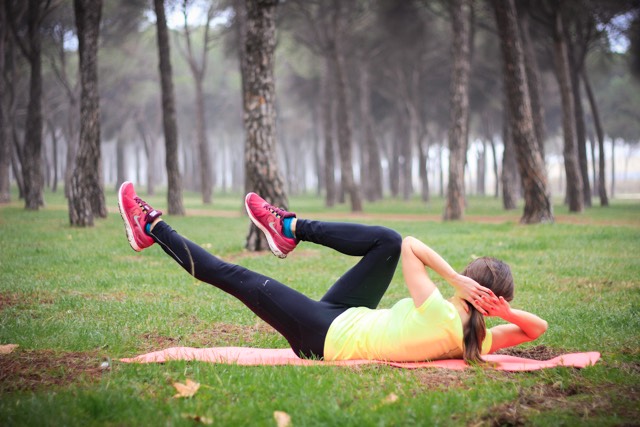 Alterno hacia la rodilla contraria